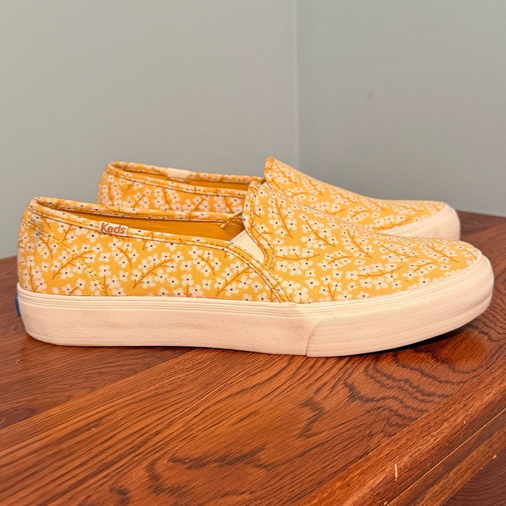 Keds Yellow White Blue Floral.   Size 9